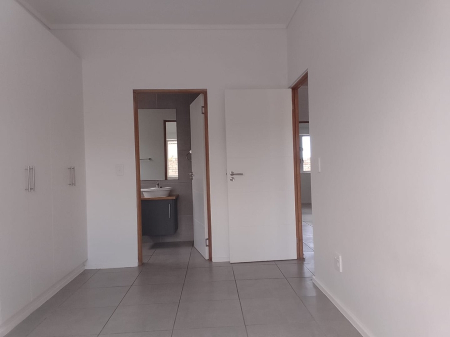 To Let 3 Bedroom Property for Rent in Pacaltsdorp Western Cape